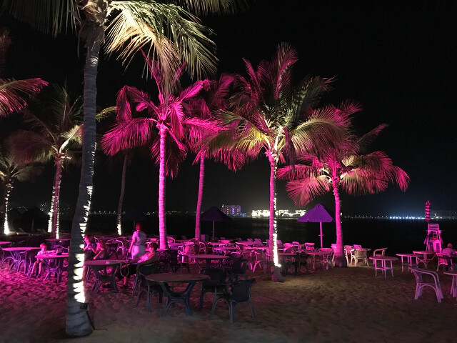 Plaża przy hotelu Bin Majid Beach Hotel