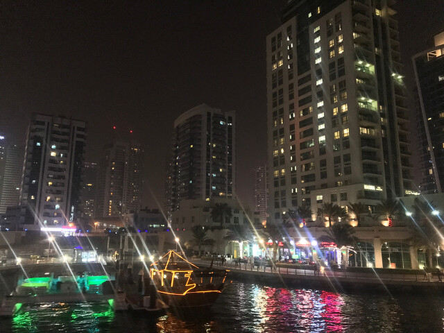 Dubai Marina nocą